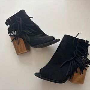 Qupid open toe fringe booties 6.5 black faux suede